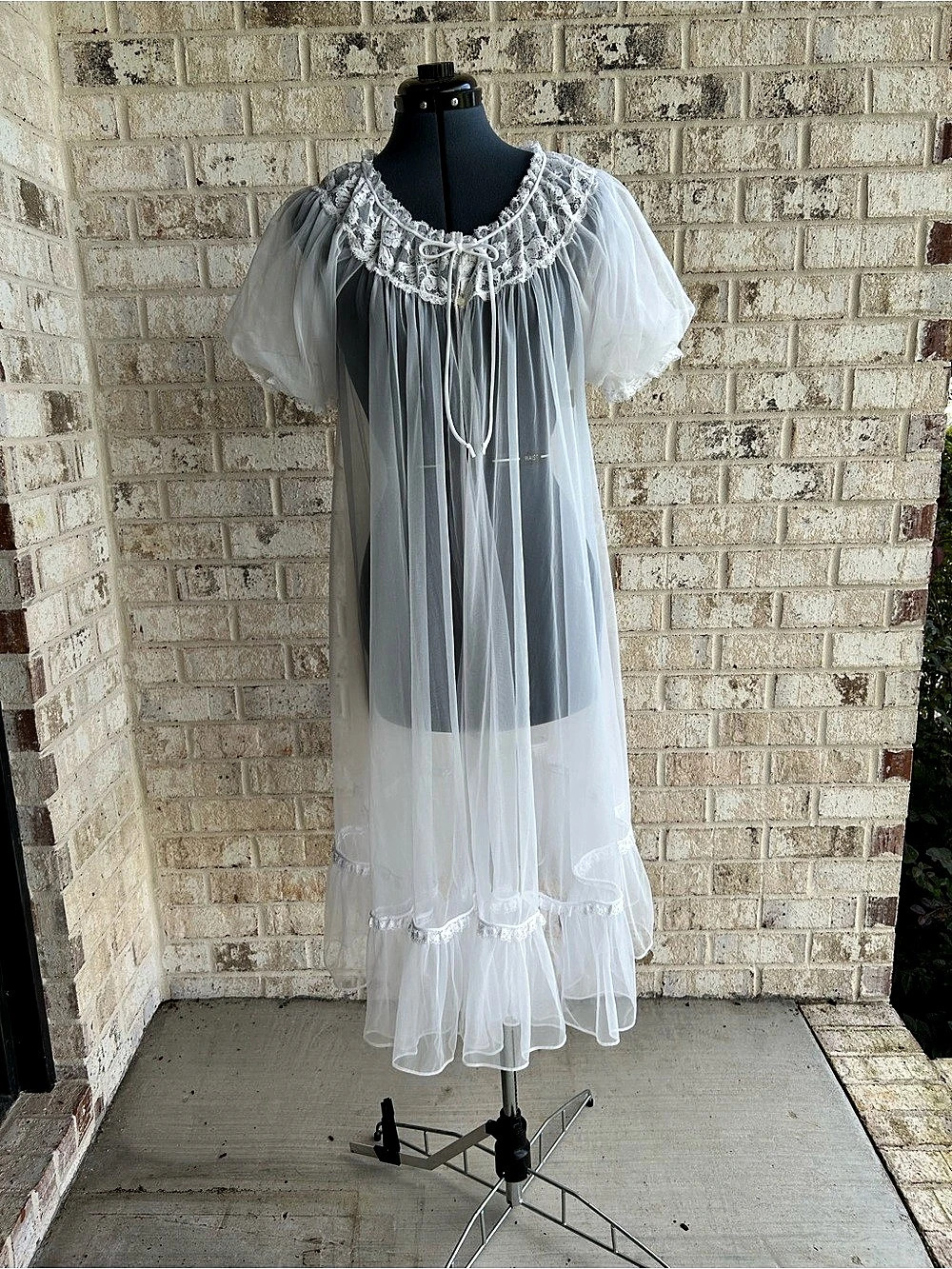 Vintage 60s/70s Lisette sheer white Peignor robe